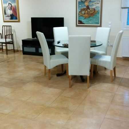 Lovely 2-Bedroom Apartment At Greek Riviera Vári Eksteriør bilde