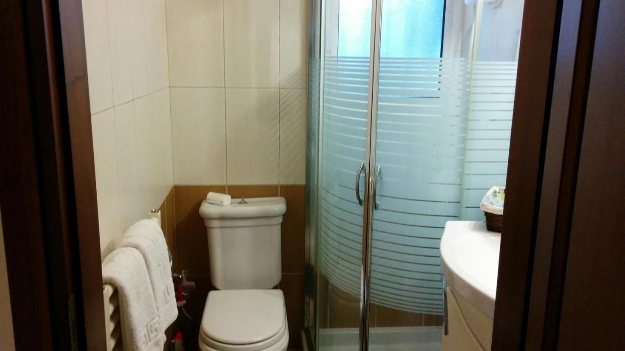 Lovely 2-Bedroom Apartment At Greek Riviera Vári Eksteriør bilde