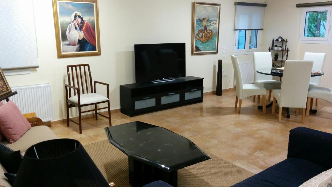 Lovely 2-Bedroom Apartment At Greek Riviera Vári Eksteriør bilde
