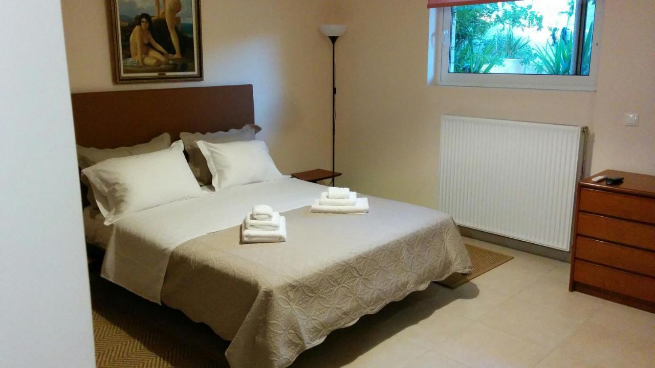 Lovely 2-Bedroom Apartment At Greek Riviera Vári Eksteriør bilde
