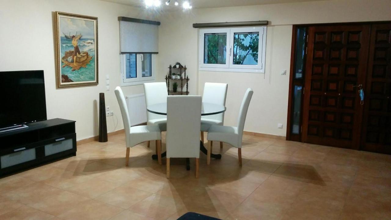 Lovely 2-Bedroom Apartment At Greek Riviera Vári Eksteriør bilde