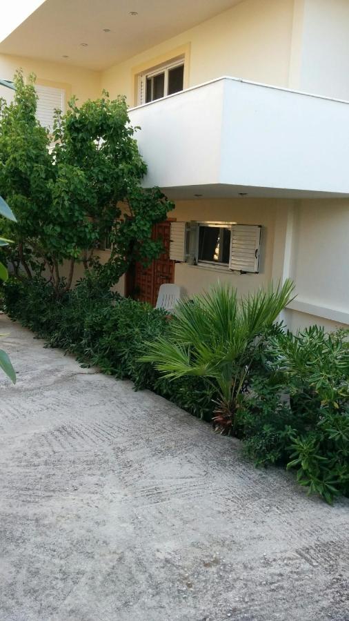 Lovely 2-Bedroom Apartment At Greek Riviera Vári Eksteriør bilde
